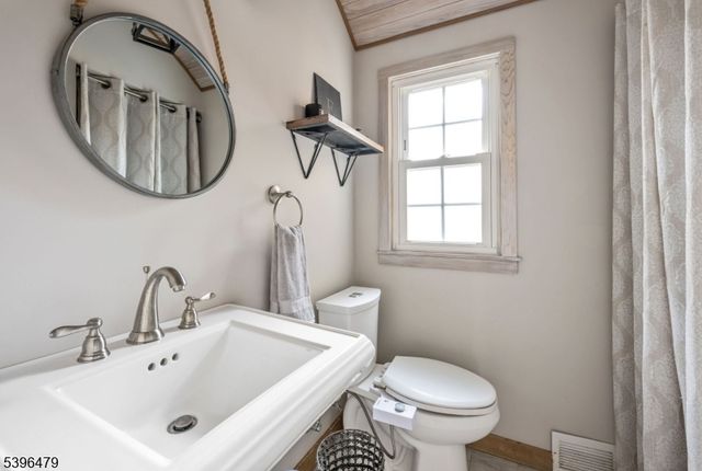 203 Long Pond Rd, West Milford Twp., NJ 07421