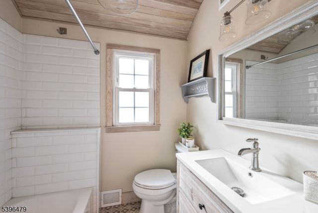 203 Long Pond Rd, West Milford Twp., NJ 07421