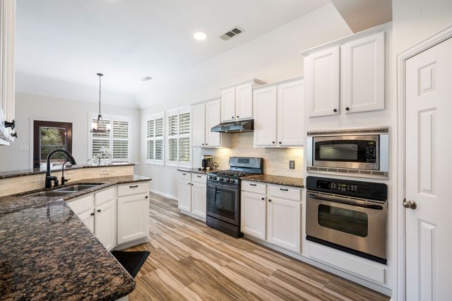 102 Stamford Drive, Hickory Creek, TX 75065