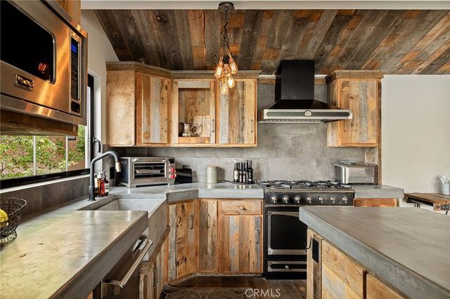 28778 Palisades Drive, Lake Arrowhead, CA 92352
