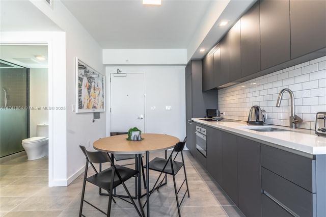 227 NE 2nd St 2304, Miami, FL 33132