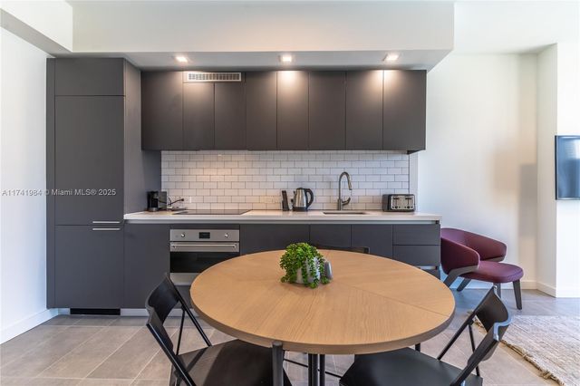 227 NE 2nd St 2304, Miami, FL 33132