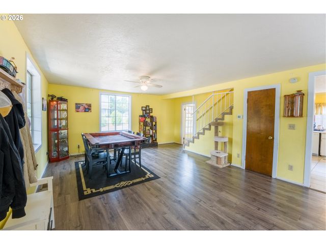 610 E EXETER St, Gladstone, OR 97027