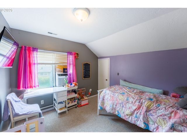 610 E EXETER St, Gladstone, OR 97027
