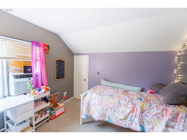 610 E EXETER St, Gladstone, OR 97027