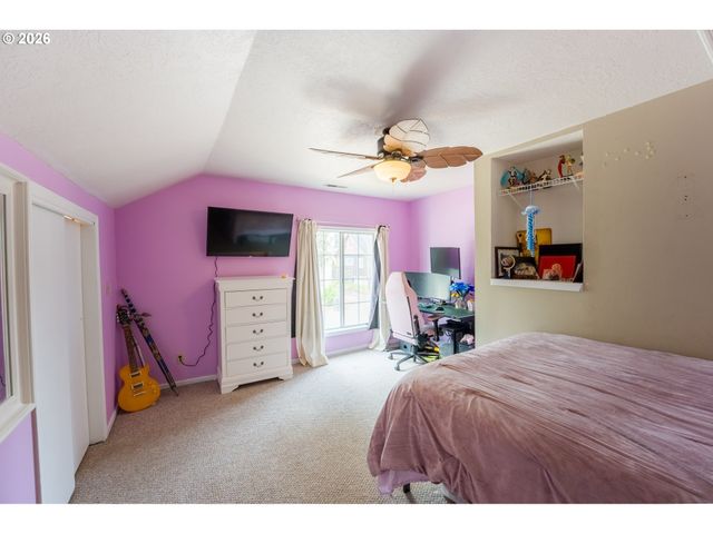 610 E EXETER St, Gladstone, OR 97027