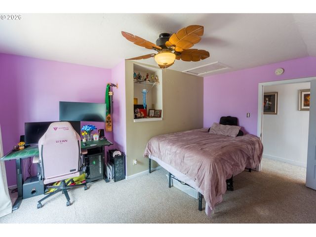 610 E EXETER St, Gladstone, OR 97027