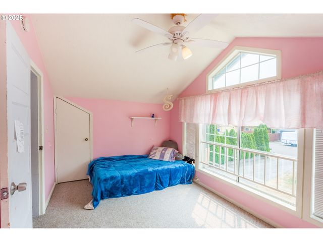 610 E EXETER St, Gladstone, OR 97027