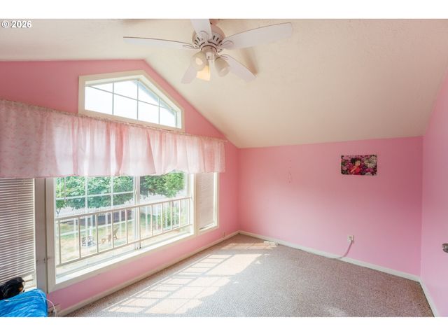 610 E EXETER St, Gladstone, OR 97027