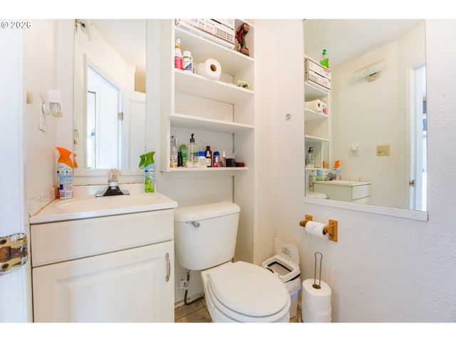 610 E EXETER St, Gladstone, OR 97027