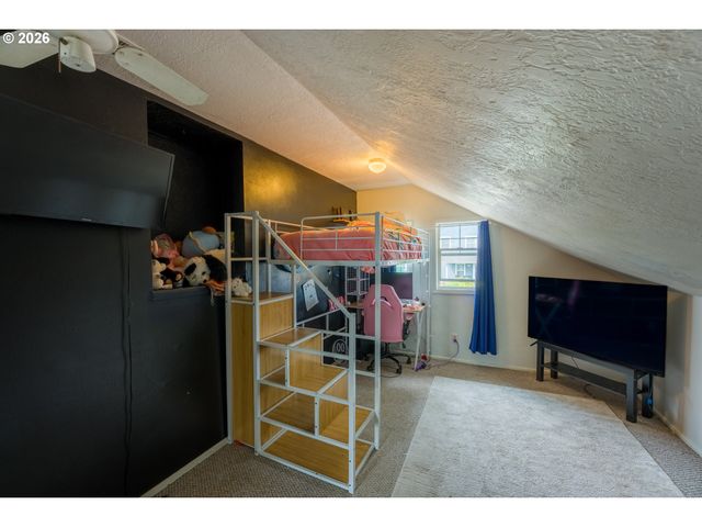 610 E EXETER St, Gladstone, OR 97027