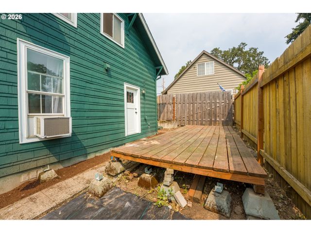 610 E EXETER St, Gladstone, OR 97027