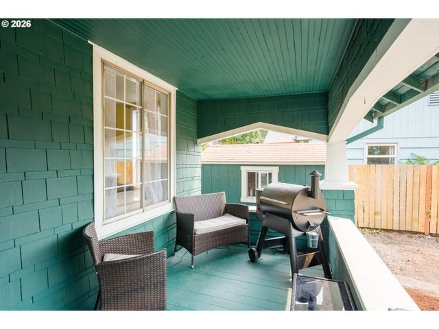 610 E EXETER St, Gladstone, OR 97027