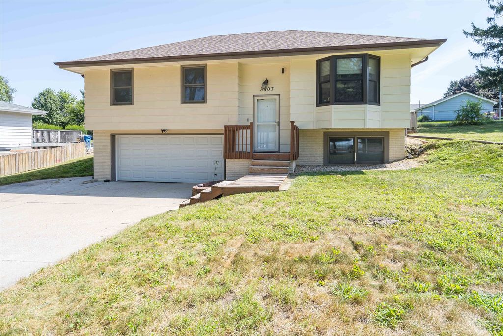 3507 SE 18th Court, Des Moines, IA 50320