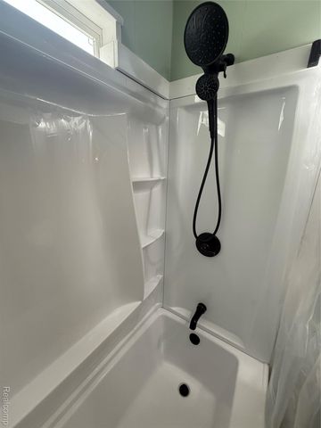 3176 E Fisher Road, Bay City, MI 48706