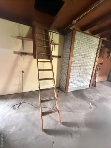 3176 E Fisher Road, Bay City, MI 48706