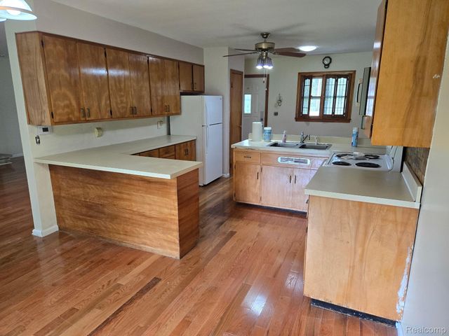 3176 E Fisher Road, Bay City, MI 48706