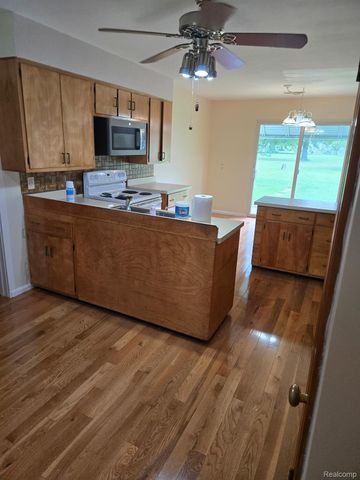 3176 E Fisher Road, Bay City, MI 48706