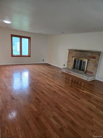 3176 E Fisher Road, Bay City, MI 48706