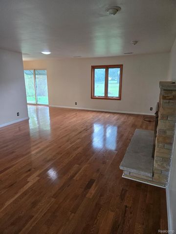 3176 E Fisher Road, Bay City, MI 48706