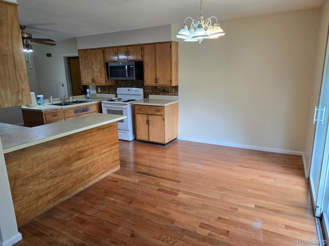 3176 E Fisher Road, Bay City, MI 48706