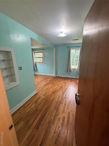 3176 E Fisher Road, Bay City, MI 48706