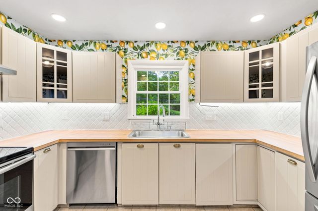 1113 Navajo Trail South Drive, Indianapolis, IN 46260