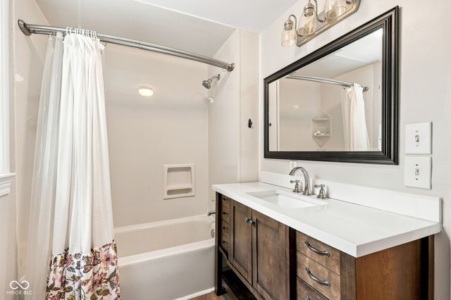 1113 Navajo Trail South Drive, Indianapolis, IN 46260