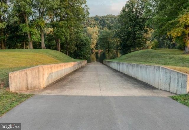 884 RIVANNA RUN, Falling Waters, WV 25419