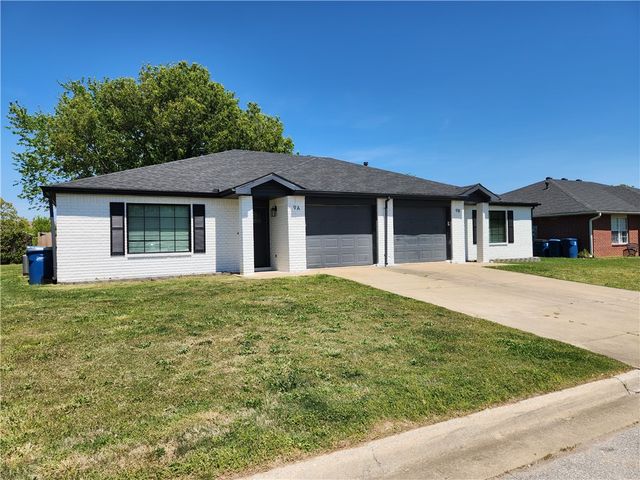 9 Holly Drive, Bentonville, AR 72712