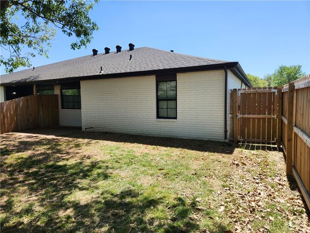 9 Holly Drive, Bentonville, AR 72712