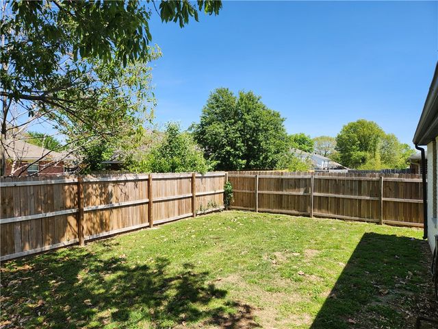 9 Holly Drive, Bentonville, AR 72712