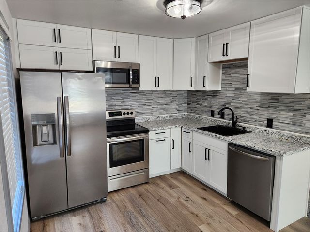 9 Holly Drive, Bentonville, AR 72712