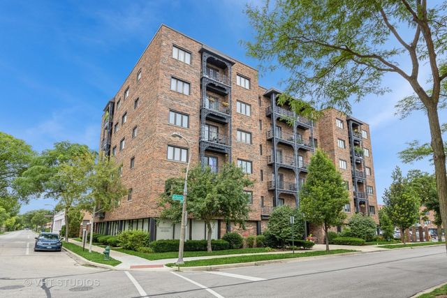 414 Clinton Place 302, River Forest, IL 60305