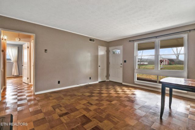 102 E Bryn Mawr Circle, Oak Ridge, TN 37830