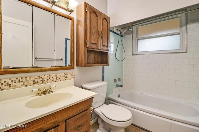 102 E Bryn Mawr Circle, Oak Ridge, TN 37830