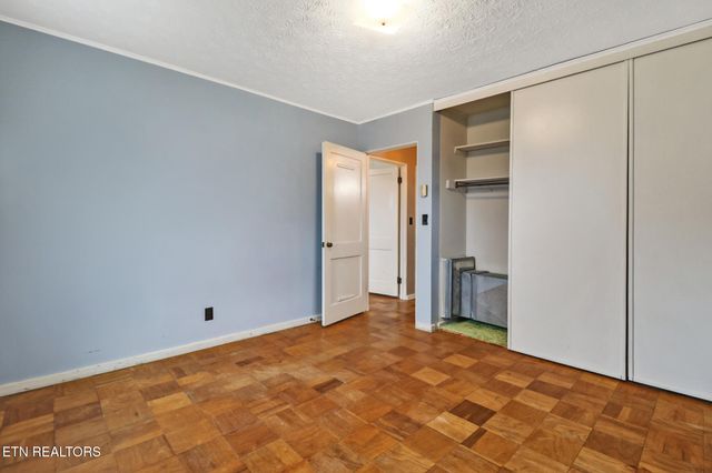 102 E Bryn Mawr Circle, Oak Ridge, TN 37830