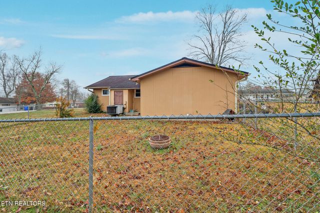 102 E Bryn Mawr Circle, Oak Ridge, TN 37830