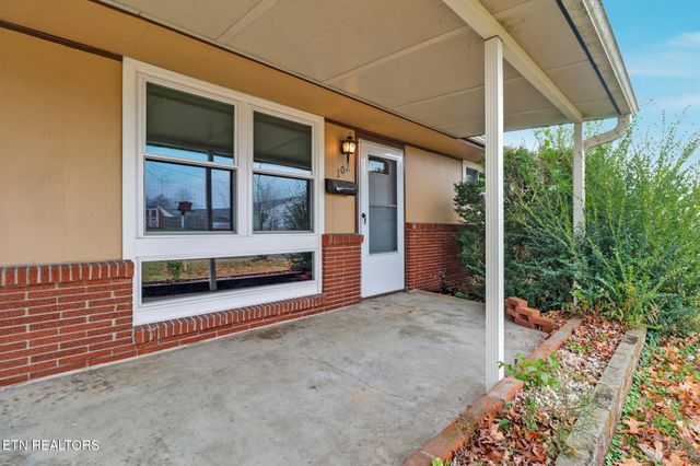 102 E Bryn Mawr Circle, Oak Ridge, TN 37830