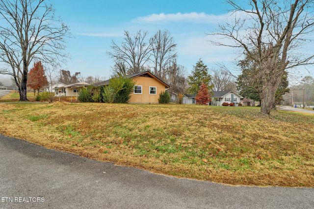 102 E Bryn Mawr Circle, Oak Ridge, TN 37830