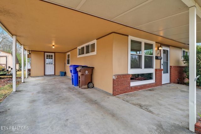 102 E Bryn Mawr Circle, Oak Ridge, TN 37830