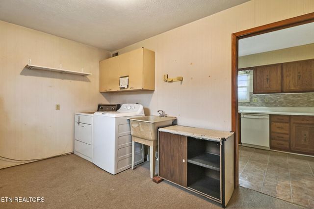 102 E Bryn Mawr Circle, Oak Ridge, TN 37830