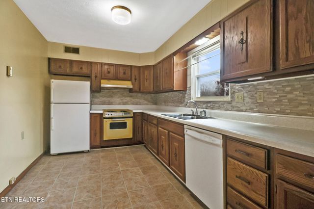 102 E Bryn Mawr Circle, Oak Ridge, TN 37830