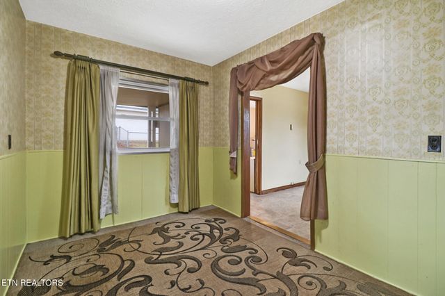 102 E Bryn Mawr Circle, Oak Ridge, TN 37830