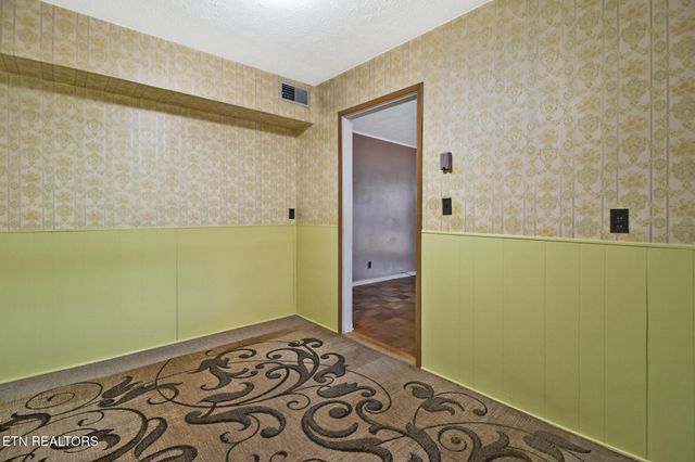 102 E Bryn Mawr Circle, Oak Ridge, TN 37830