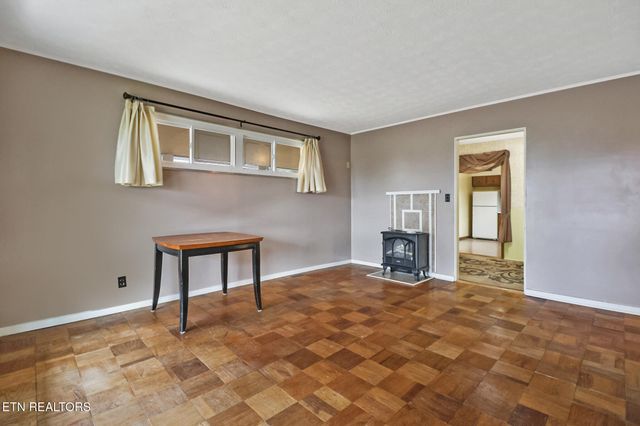 102 E Bryn Mawr Circle, Oak Ridge, TN 37830