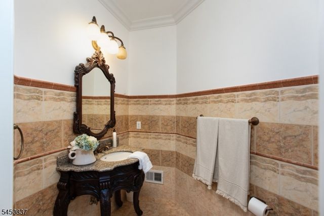 202 Rock Road West, Green Brook Twp., NJ 08812