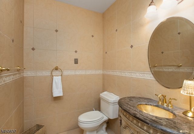 202 Rock Road West, Green Brook Twp., NJ 08812