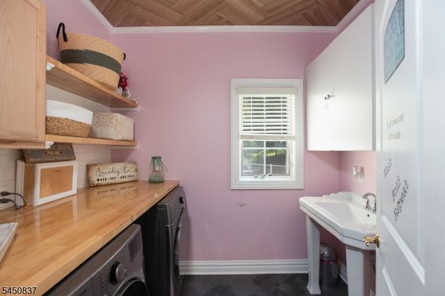 202 Rock Road West, Green Brook Twp., NJ 08812