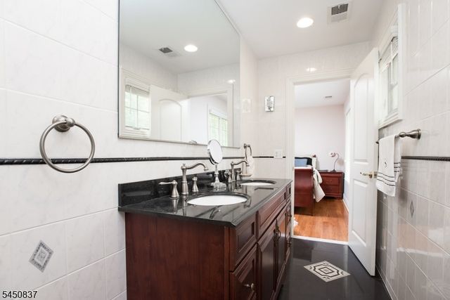 202 Rock Road West, Green Brook Twp., NJ 08812